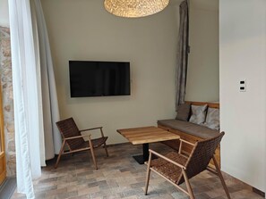 Luxury Studio Suite, Garden View | Living area - Appartement mit großer Sonnenterrasse (Grossharthau)