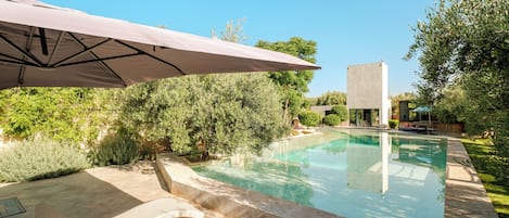 2 outdoor pools