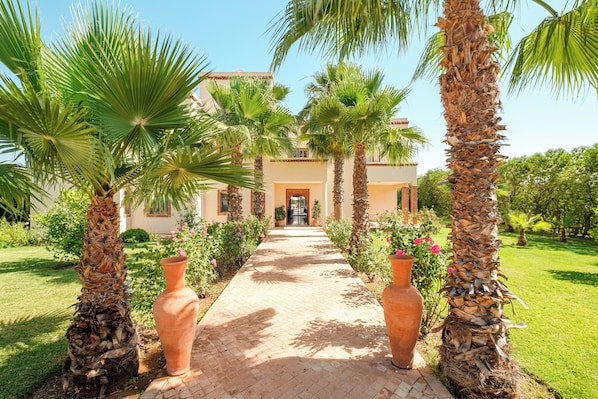 Garden - Dar Lazrek Villa & Guest House  (Sidi Abdallah Ghiat)