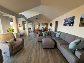 TV, fireplace, video games, DVD player - Private vacation home with huge ocean views, hot tub, games--walk to restaurants (Gualala)