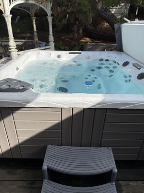 Bain à remous extérieur