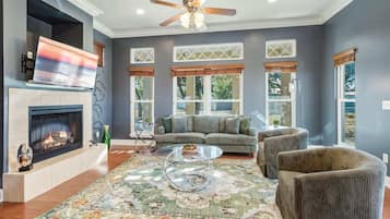 Smart-tv en een open haard