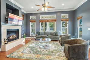 Smart TV, chimenea