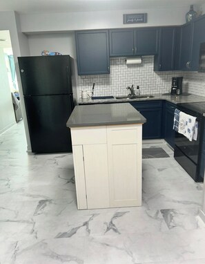 Private kitchen - Prince Resort at Cherry Grove Pier with lazy river (North Myrtle Beach)