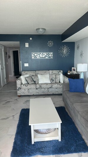 Smart TV, fireplace, DVD player - Prince Resort at Cherry Grove Pier with lazy river (North Myrtle Beach)