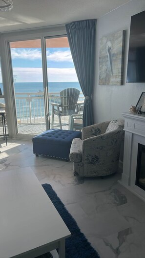 Smart TV, fireplace, DVD player - Prince Resort at Cherry Grove Pier with lazy river (North Myrtle Beach)