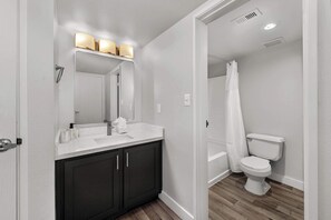 Shower, hair dryer, shampoo - Pet Frndly Comfortable 2BR Near ASU Pool Grill Prking (Tempe)