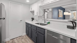 Private kitchen - Pet Frndly Comfortable  2BR Near ASU Pool Grill Prking (Tempe)
