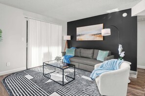 TV, offices - Tempe 2BR for 7 near ASU with Pools, Gym, Fire Pit, Parking and Pet-Friendly Comfort (Tempe)