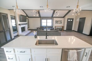 Interior - Charming 3 Bedroom Ranch in Keystone at the Crossing (Indianapolis)