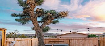 Coyote House - Hot tub - 70s vibes - Cowboy Pool