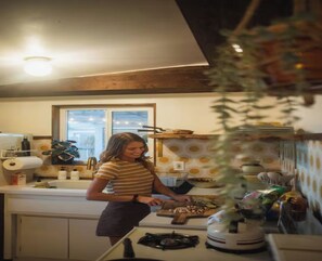 Private kitchen - Coyote House - Hot tub - 70s vibes - Cowboy Pool (Yucca Valley)