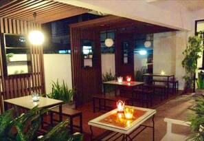 Outdoor dining - CM Apartment (Chiang Mai)