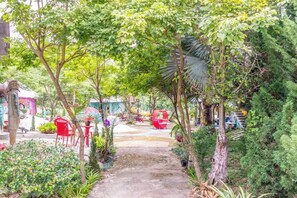 Property grounds - Phu Jaya Clay House (Chiang Mai)