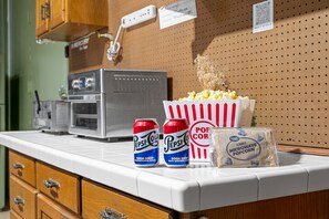 Fridge, microwave, oven, stovetop - Lakefront Access | Pool, Hot Tub, Games (Lampe)