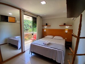 2 bedrooms - Apt w/ Balcony Steps From the Sea, Ilheus Erw0301 (Ilhéus)