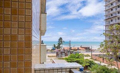 Apt w/ Balcony Steps From the Sea, Ilheus Erw0301