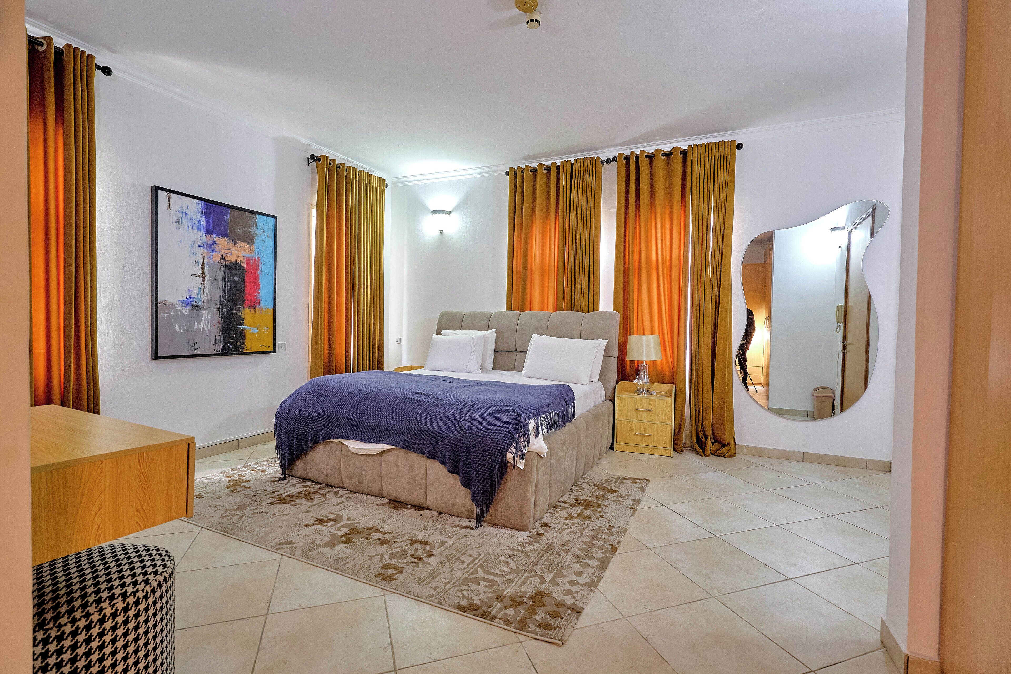 Luksus-lejlighed - udsigt til have | Arbejdsområde til bærbare computere, strygejern/strygebræt, gratis Wi-Fi