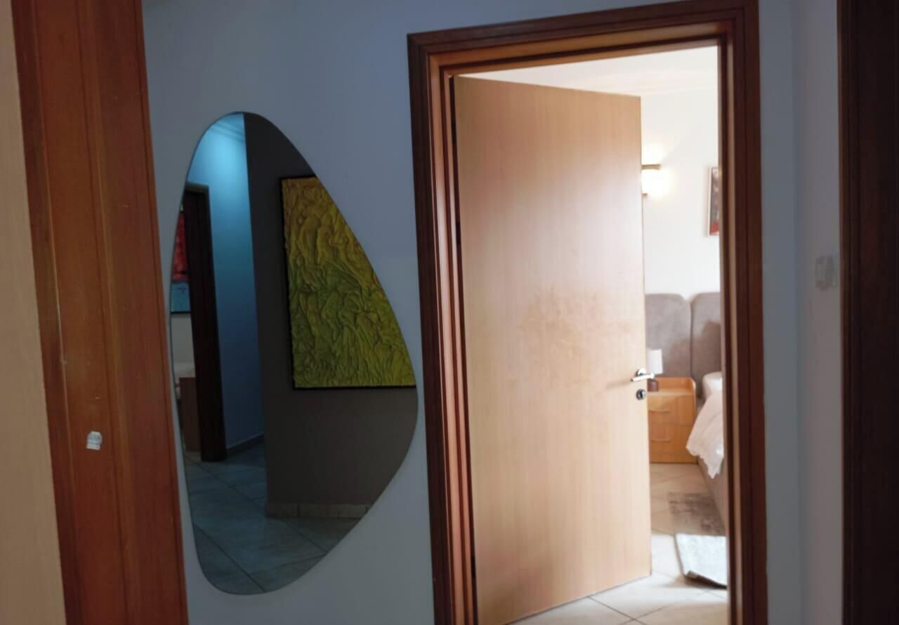 Appartement Luxe, vue jardin | Espace de travail pour ordinateur portable, fer et planche à repasser