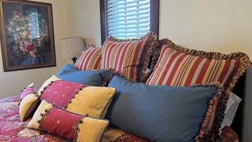 2 quartos, ferros/tábuas de passar roupa, Wi-Fi, roupa de cama