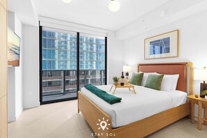 Desk, iron/ironing board, travel cot, WiFi - Stylish Miami Studio | Perfect for City Living (Miami)