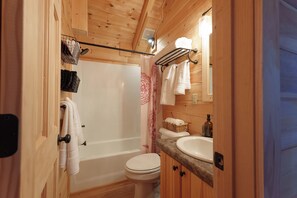 Asciugacapelli, asciugamani, sapone, shampoo