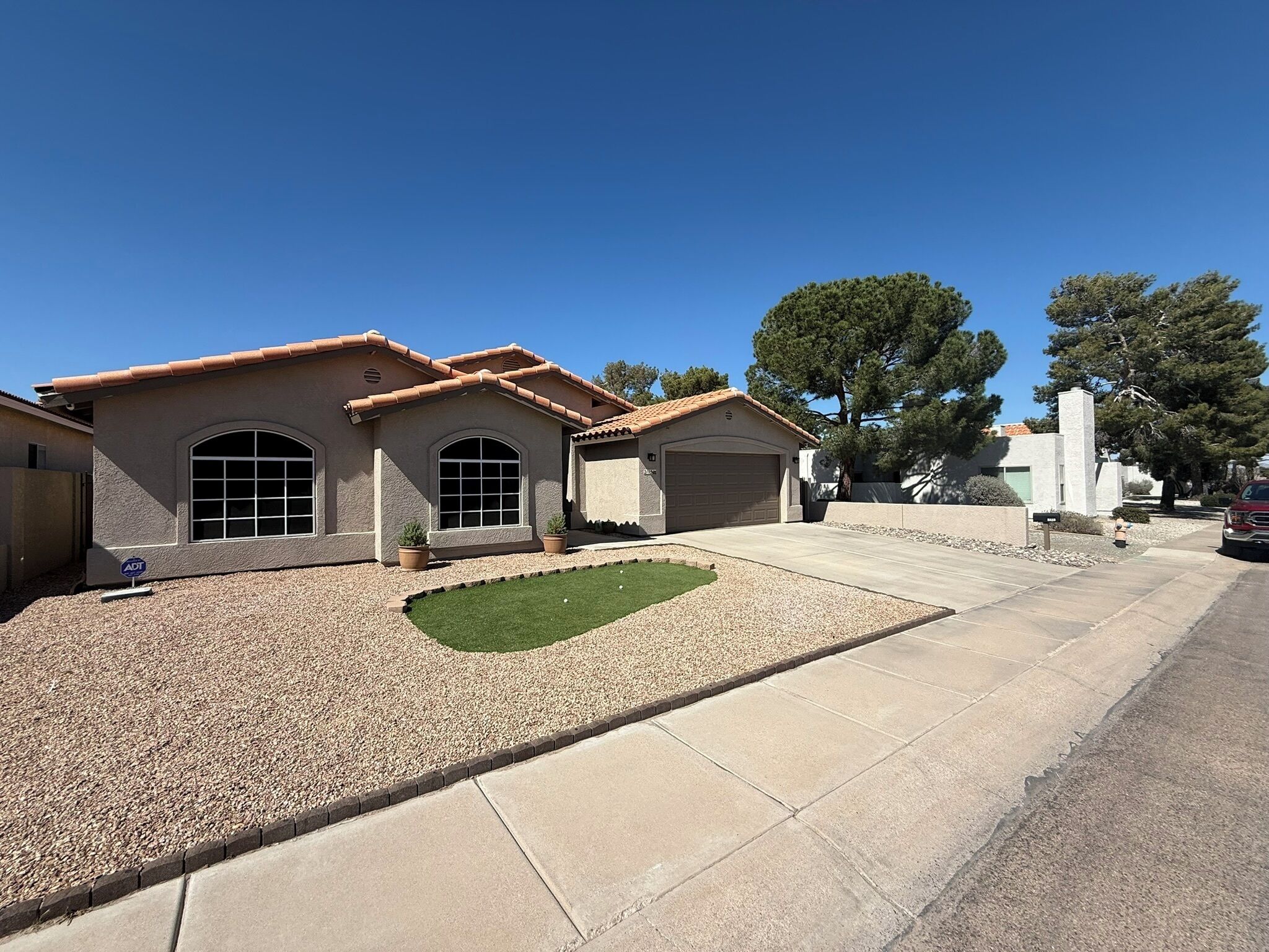 Golf Course Getaway view from the street.