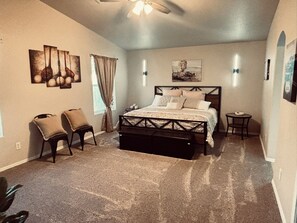 3 bedrooms, iron/ironing board, free WiFi, bed sheets - 3BR family retreat for adventure: golf, hiking, historic Route 66 & Grand Canyon (Kingman)