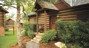 Exterior - Serene 2-bedroom cabin in beautiful Wilderness Big Cedar Lodge Ridgedale Mo. (Ridgedale)