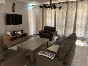 Interior - Ave Maria Residences (Tema)