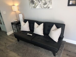 Smart TV - Unique 1-bdrm guesthouse with 24hr access to Pool & Jacuzzi (Phoenix)