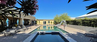 Unique 1-bdrm guesthouse with 24hr access to Pool & Jacuzzi