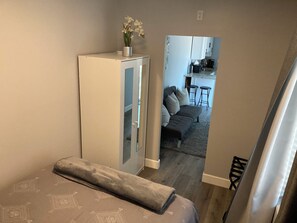 1 bedroom, free WiFi, bed sheets - Unique 1-bdrm guesthouse with 24hr access to Pool & Jacuzzi (Phoenix)