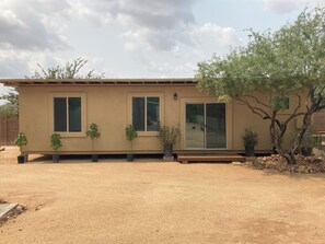 Exterior detail - Unique 1-bdrm guesthouse with 24hr access to Pool & Jacuzzi (Phoenix)