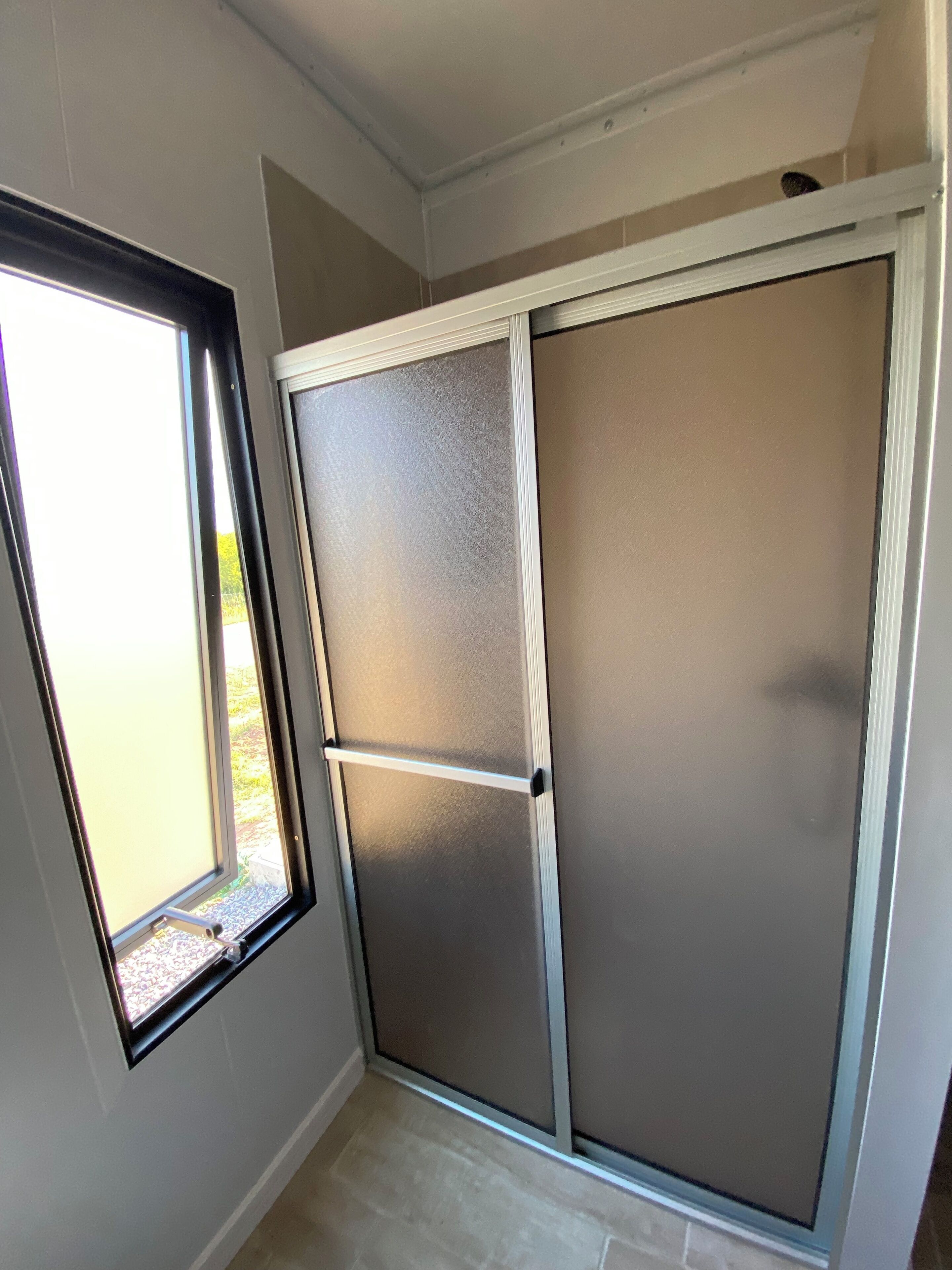 ห้องคลาสสิก | ห้องน้ำ | ฝักบัว, ไดร์เป่าผม, ผ้าเช็ดตัว, สบู่