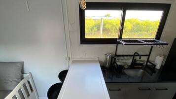 Rom – classic | Eget kjøkken | Kjøleskap, ovn, kokeplater og kjøkkenutstyr