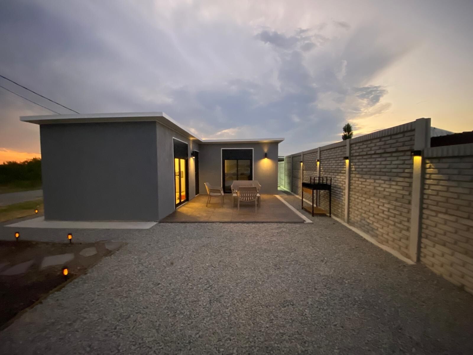 クラシック ルーム | リビング エリア | 42 インチのスマートテレビ (デジタル放送視聴可)、有料ムービー