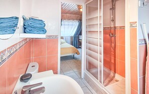 Shower, hair dryer - Cozy apartment in Larmor-plage with WiFi (Larmor-plage)