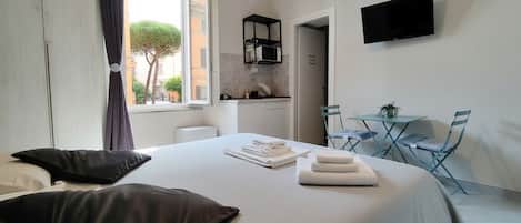 Comfort Studio, Courtyard View