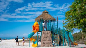 Children’s area -  *Family & Dog Friendly* Heated Pool, Hot Tub, Game Room, 2 Kings*Boutique Style (Bradenton)