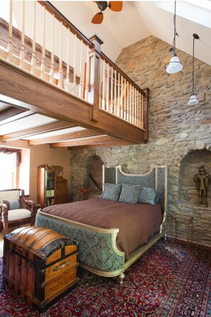 2 makuuhuonetta, työpöytä, silitysrauta/-lauta, ilmainen Wi-Fi