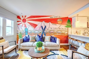TV - Walk to Ski and Downtown, On Bus Route (Park City)