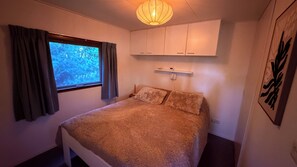 WiFi, bed sheets - Detached chalet with hot tub and heated pool (Heino)