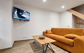 Smart TV - Lovely home in Verteuil-sur-Charente with WiFi (Verteuil-sur-Charente)