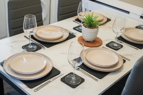 Extended Stay Welcome - Sleeps 5 - Free Parking