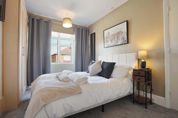 3 室のベッドルーム、WiFi、ベッドシーツ