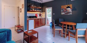 Căn hộ có thiết kế đặc sắc, 1 phòng ngủ, quang cảnh vườn, tầng trệt | Khu phòng khách