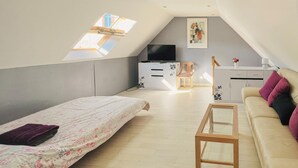 Room - Stunning home in Coutances with private swimming pool, can be inside or outside (Coutances)