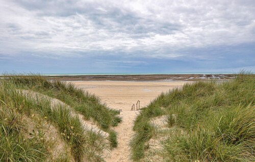 Stunning home in Coutances with private swimming pool, can be inside or outside