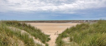 Smukt hjem i Coutances med privat swimmingpool, kan være inde eller ude